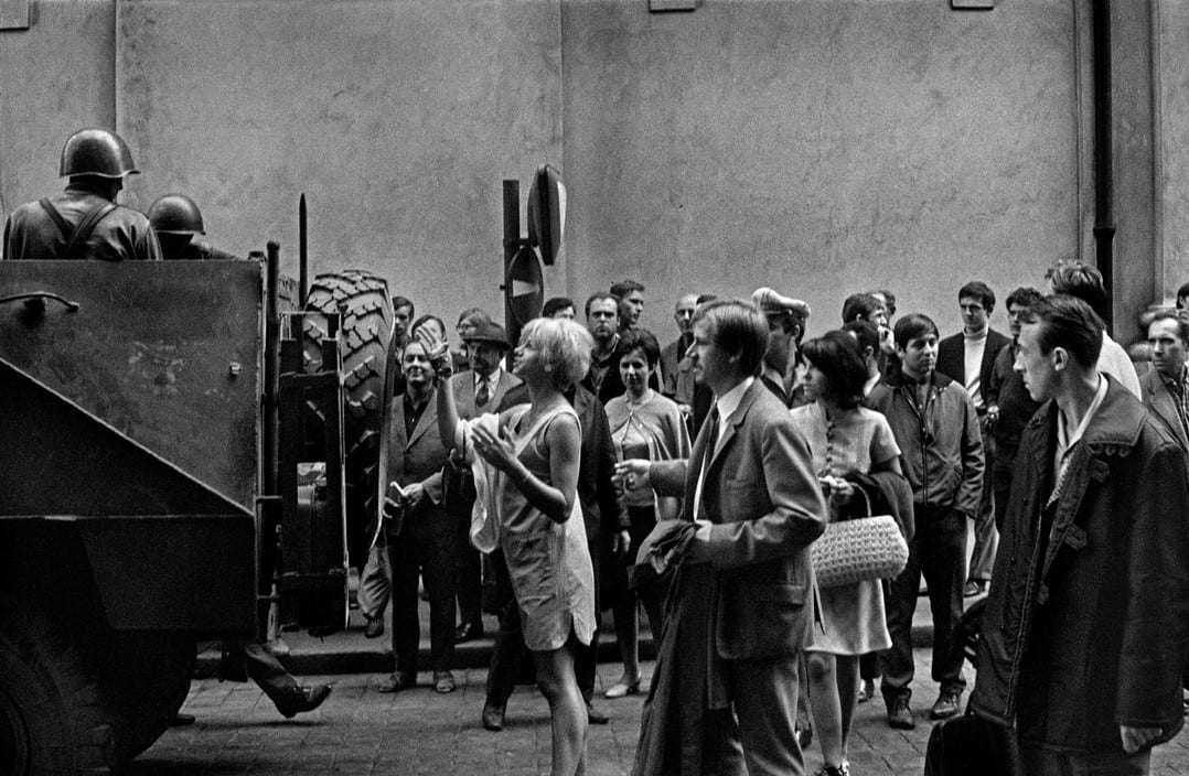 Josef Koudelka, "CZECHOSLOVAKIA. Prague. August 1968."
