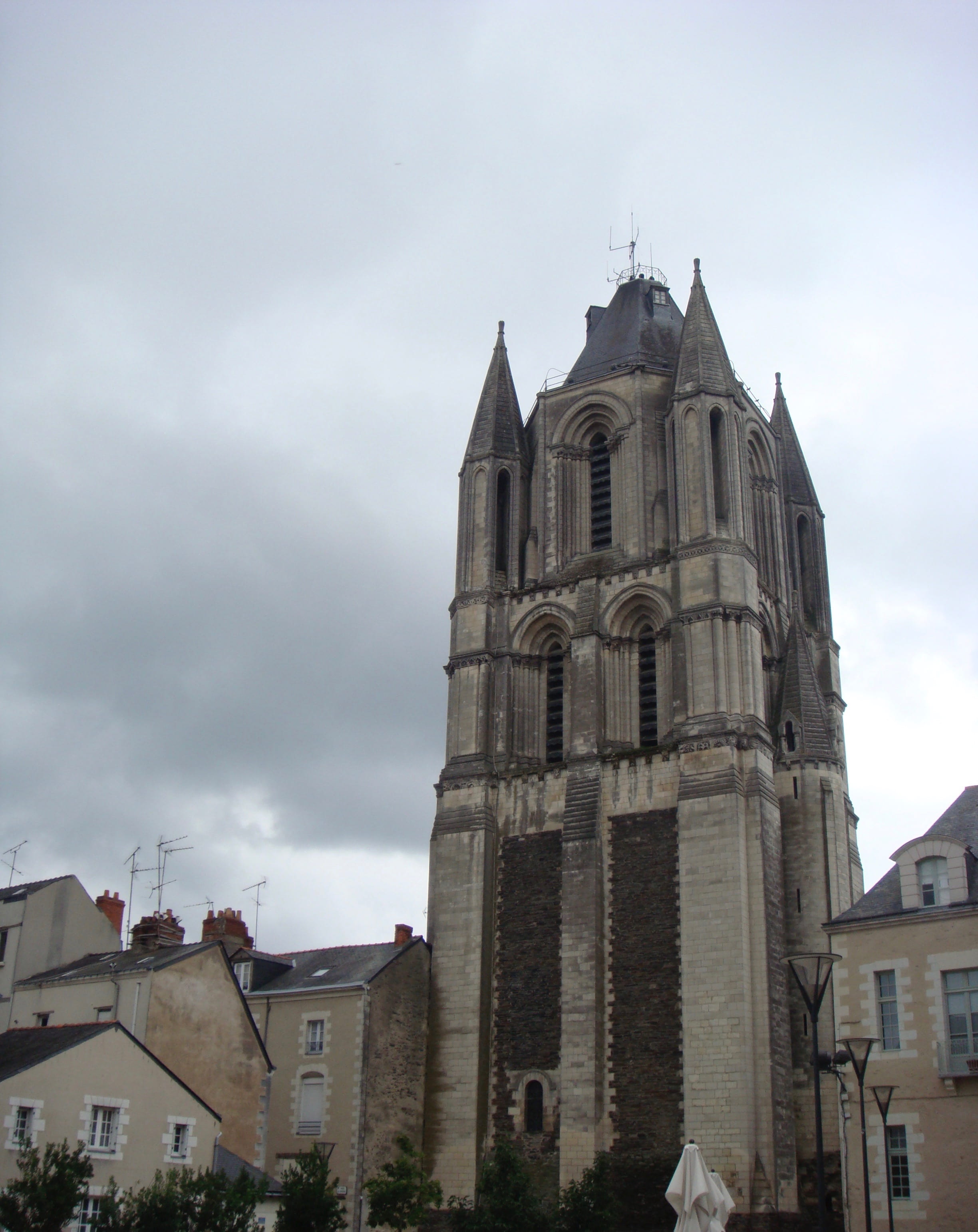The Tower of Saint-Aubin is all that survives (in addition to part of the cloister, now part of the modern Préfecture de Maine-et-Loire) of the great Angevin abbey (© author)