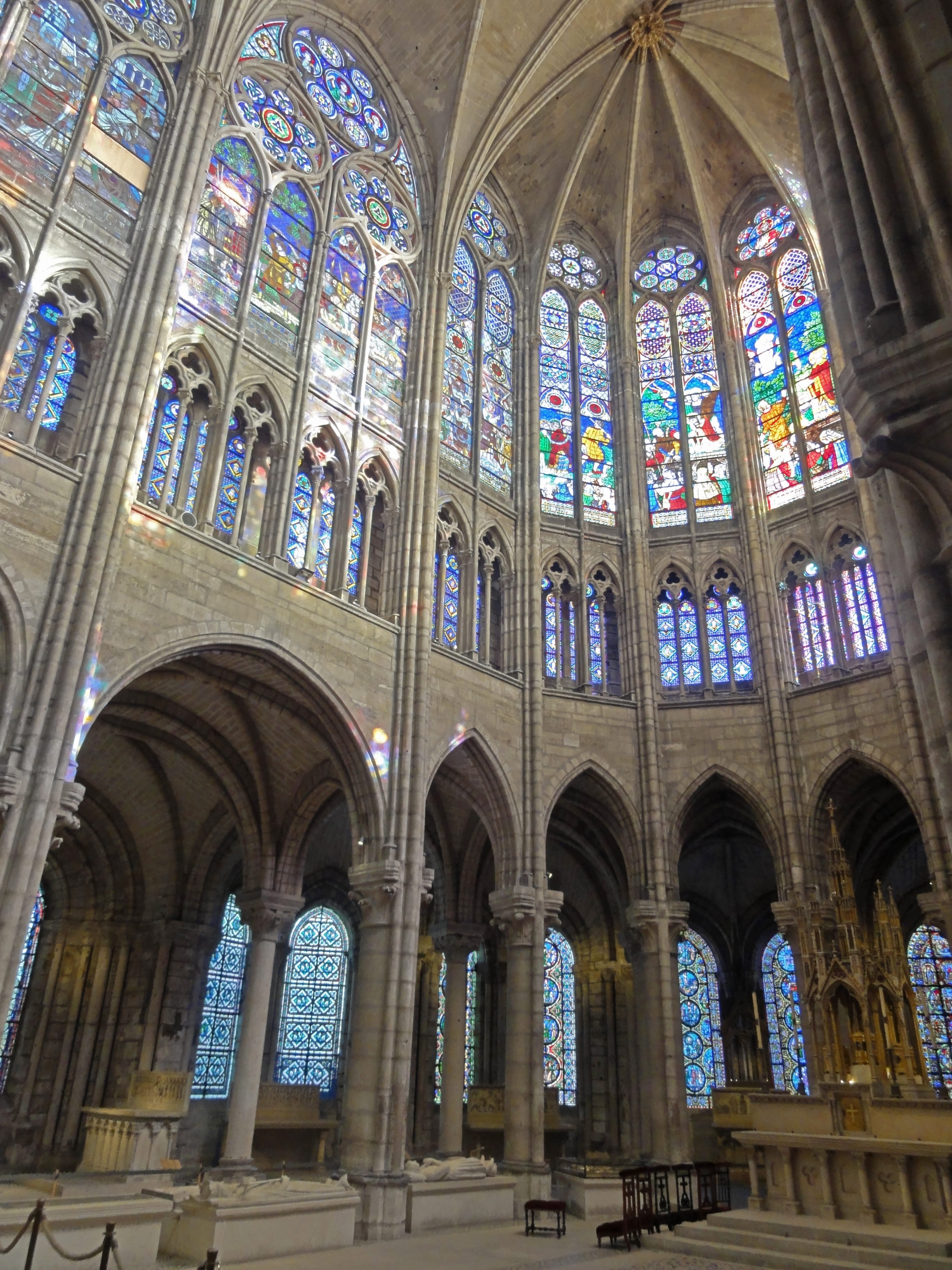 Saint-Denis_(93),_basilique_Saint-Denis,_abside_3